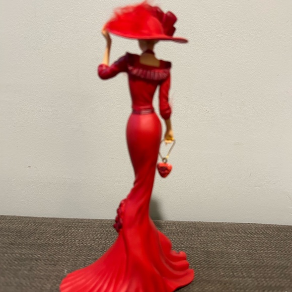 Thomas Kinkade “Red at Heart” Collectible - Picture 4 of 9